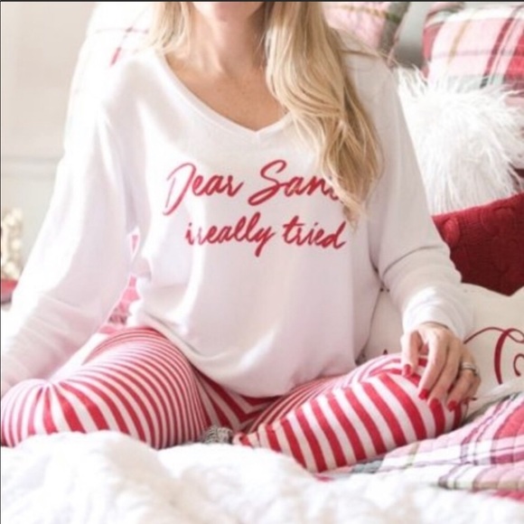 WILDFOX BAGGY BEACH DEAR SANTA PULLOVER TOP - Picture 2 of 7